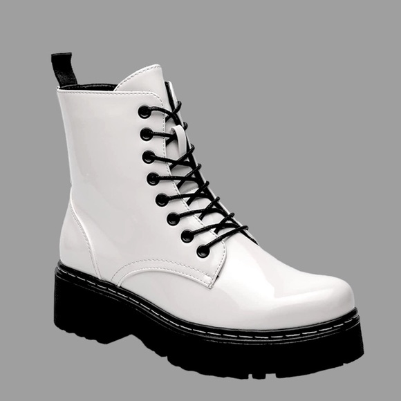 🛑BOGO🆕Trendy-Chic White Patent Chunky Boot - Picture 5 of 8